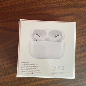 AirPods Pro with Wireless Charging Case